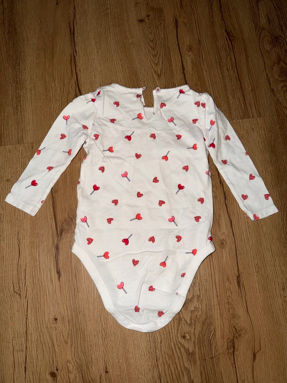 ❤️Baby White Long-Sleeve Bodysuit with Red Hearts❤️ - Picture 2 of 4